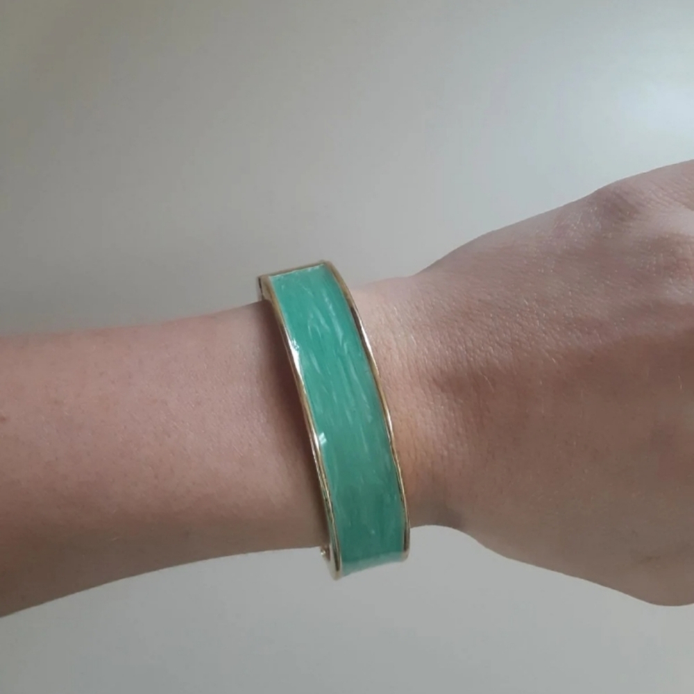 Bracelets - Picture 2 of 4